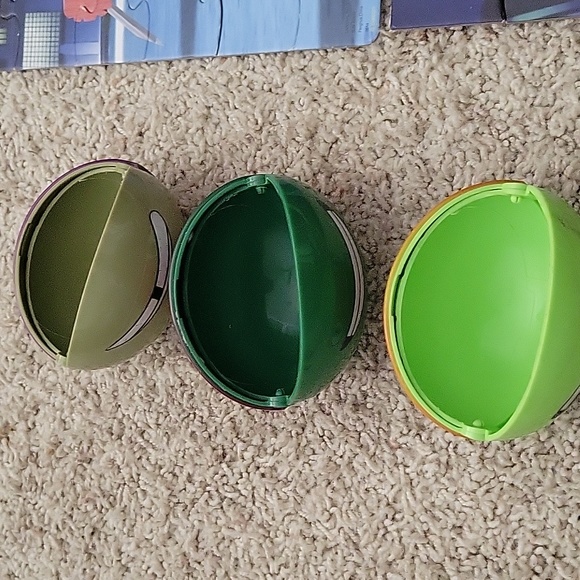 Ninja Turtle Metal Lunch box with sandwiche box, 3 snack holders and 2 puzzles. - Picture 8 of 11